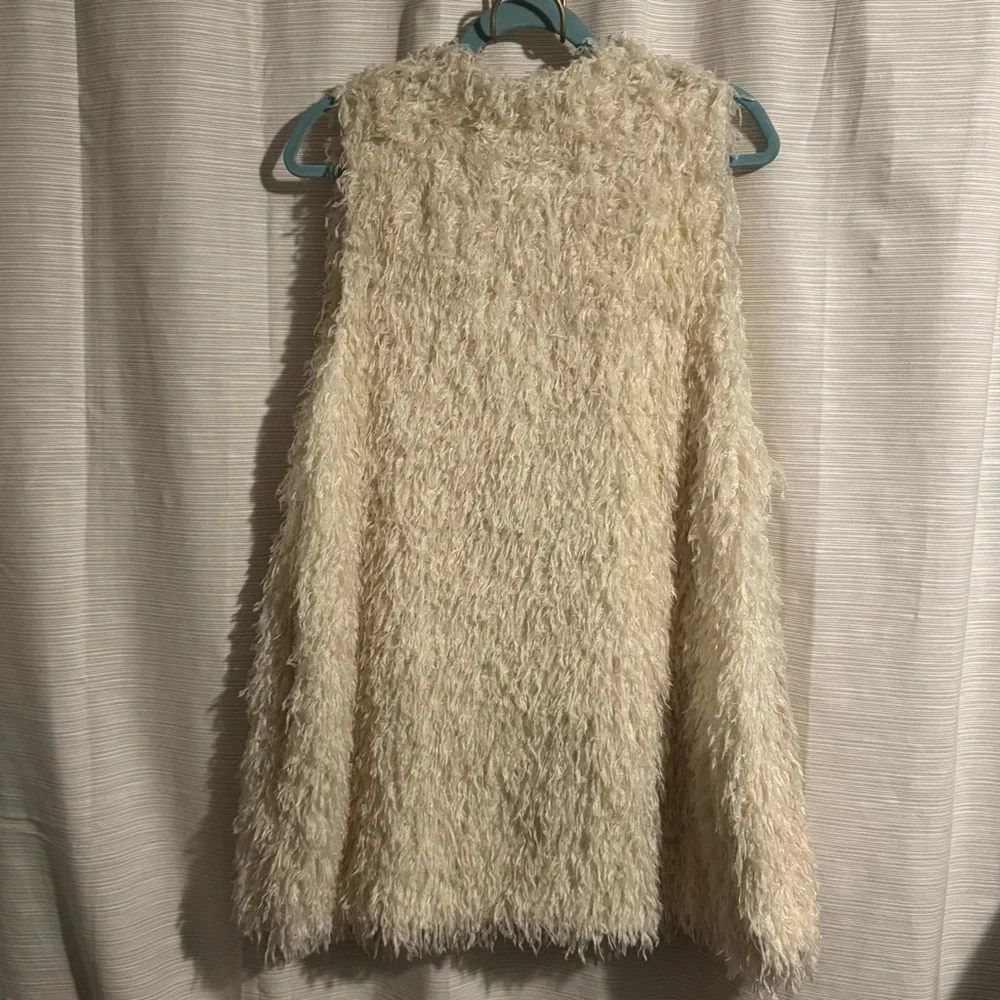 Fun Cream Faux Fur Vest - Picture 5 of 5